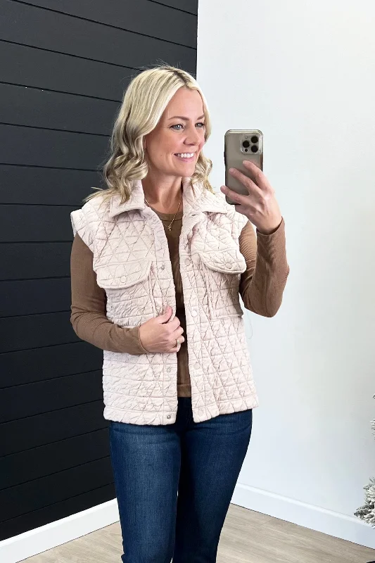 women's tops for those who want to stay warm and stylish during colder weatherOatmeal Quilted Vest