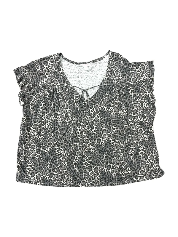 women's T-shirts with petite sizingAnimal Print Top Short Sleeve Joe Fresh, Size 2x