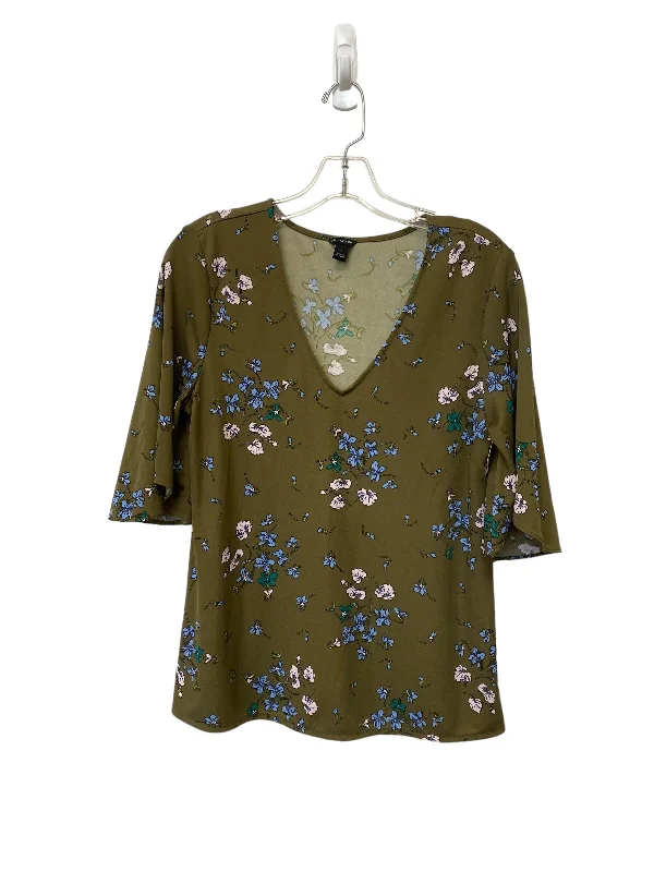 women's T-shirts with scoop necksFloral Print Top Short Sleeve Ann Taylor, Size M